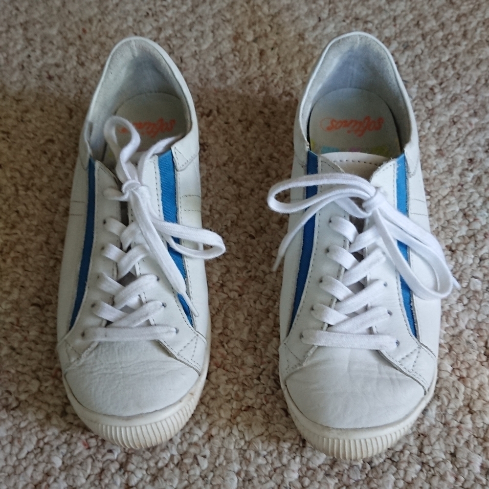 SOFTINOS BY FLY LONDON Iddy Sneaker In White/ Blue size 6.5